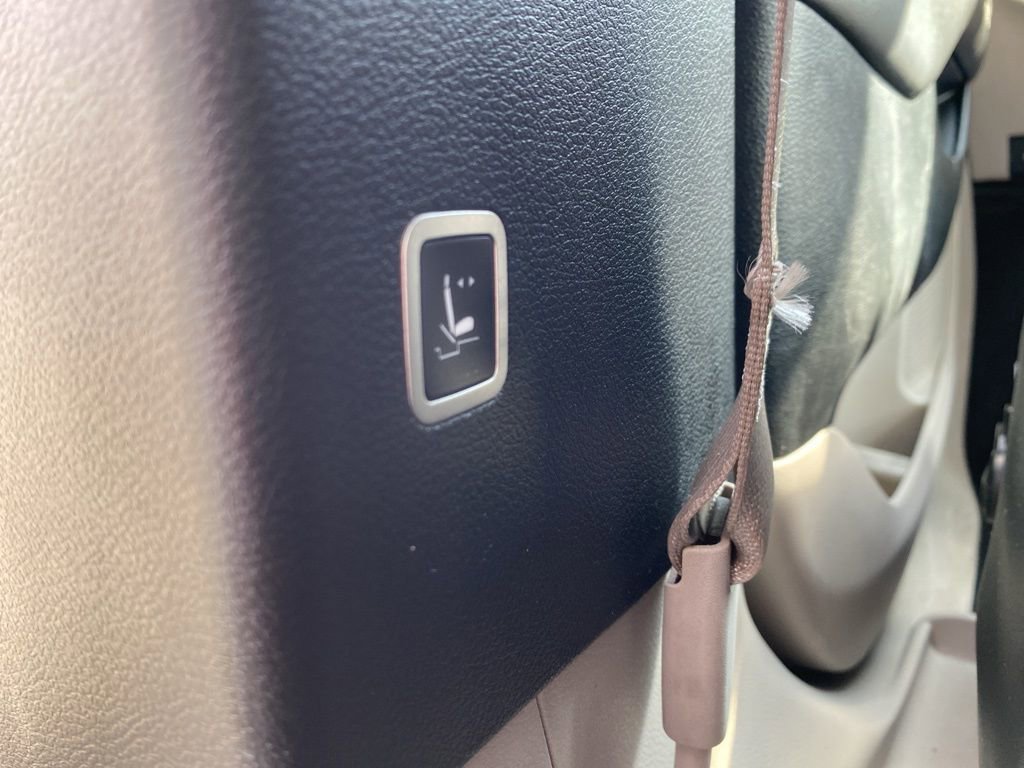 Used 2023 Chrysler Pacifica Touring-L image 22
