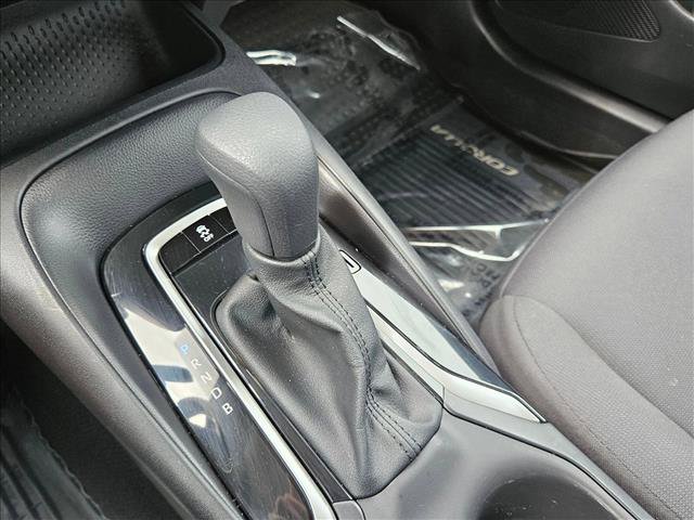 Used 2025 Toyota Corolla LE FWD image 11