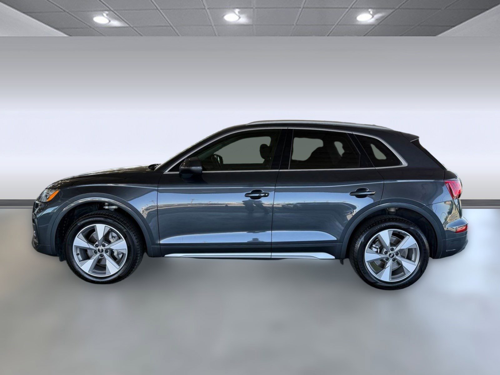 Used 2023 Audi Q5 2.0T Premium Plus w/ Premium Plus Package AWD/4WD image 2
