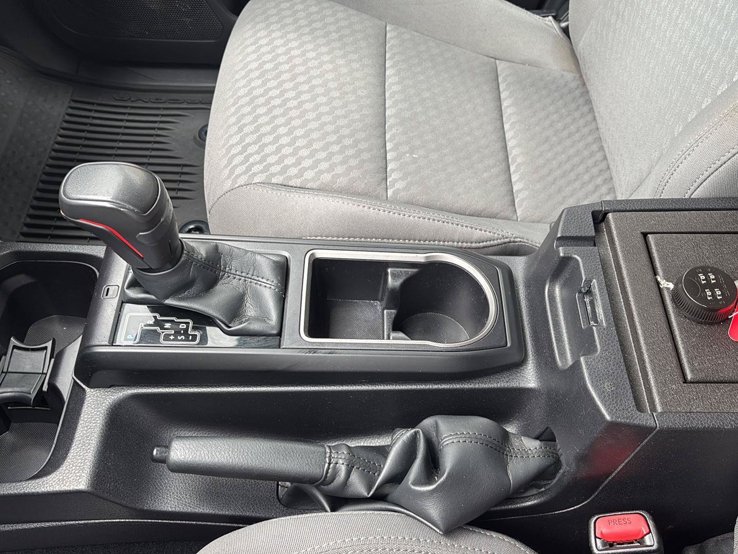 Used 2023 Toyota Tacoma SR AWD/4WD image 17