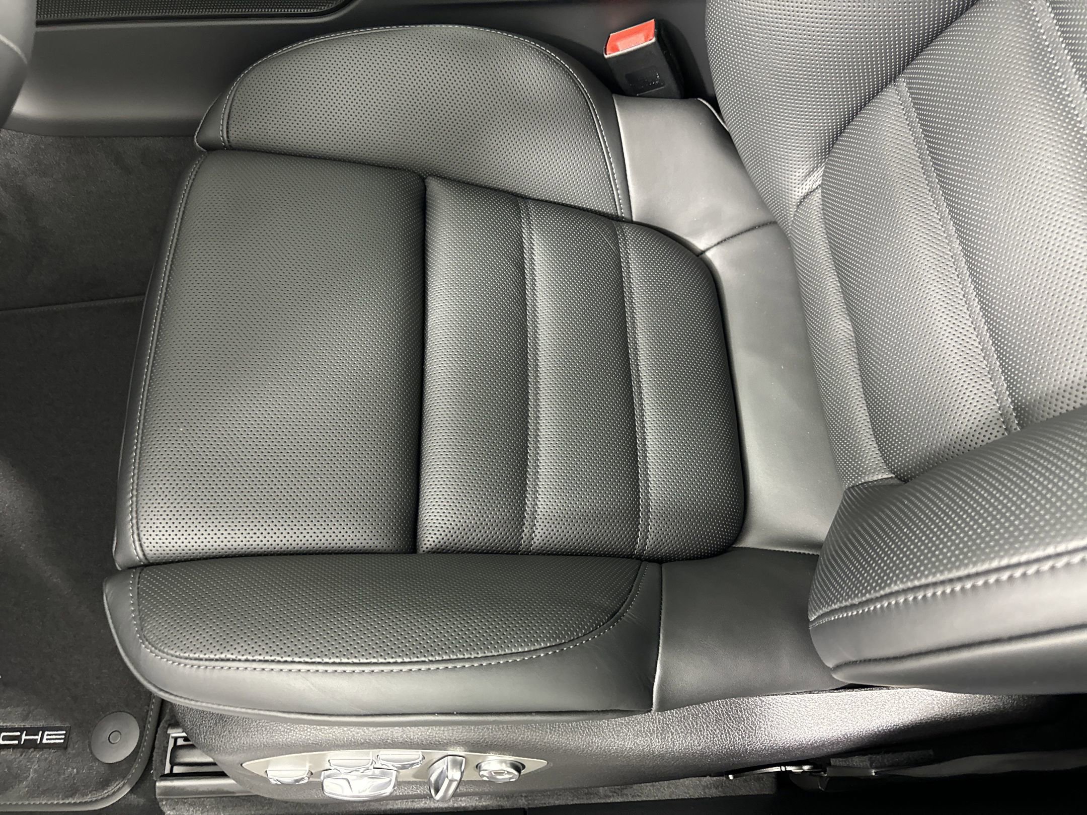 Certified 2025 Porsche Macan image 15