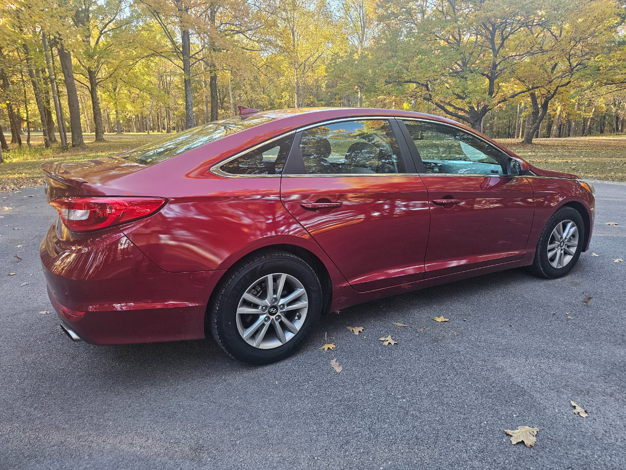 Used 2016 Hyundai Sonata SE image 2