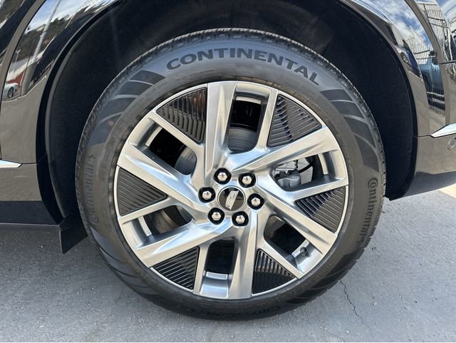 Used 2025 Cadillac Optiq Luxury 1 image 4