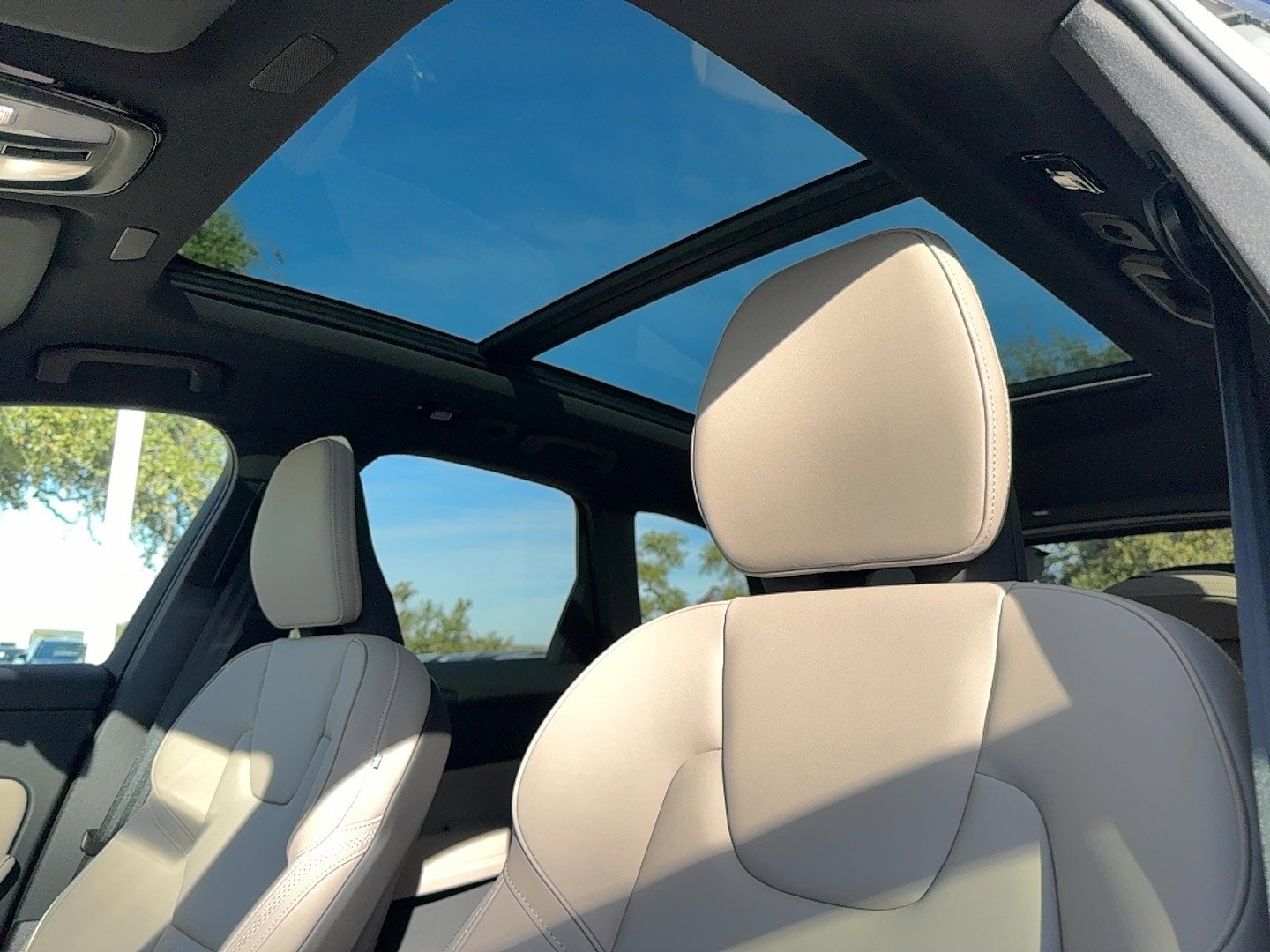 New 2026 Volvo XC60 B5 Core AWD/4WD image 14