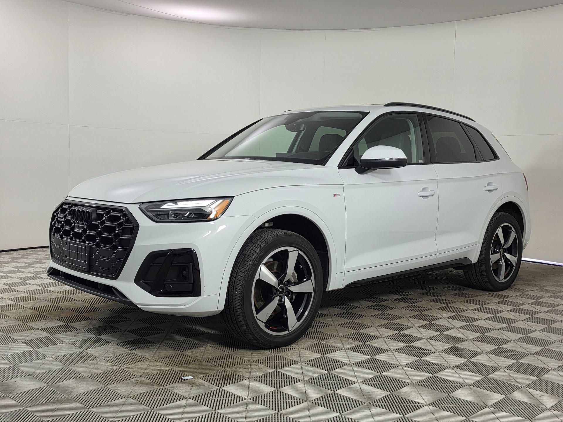 Certified 2023 Audi Q5 2.0T Premium Plus w/ Premium Plus Package AWD/4WD image 3