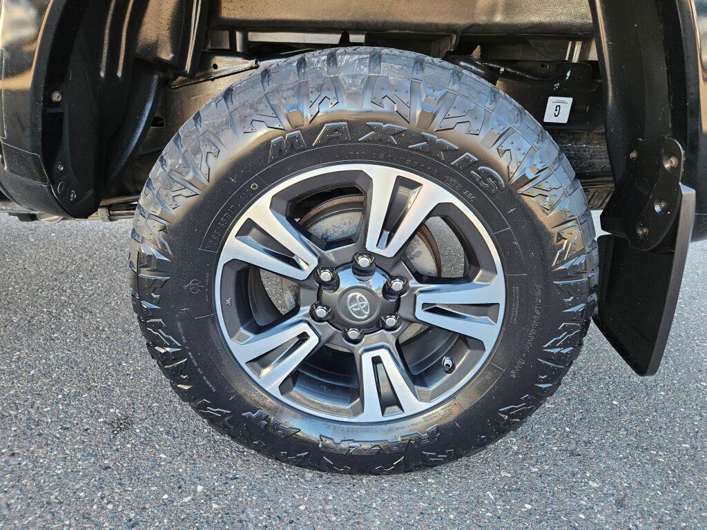 Used 2016 Toyota Tacoma TRD Sport w/ Premium & Technology Package AWD/4WD image 8