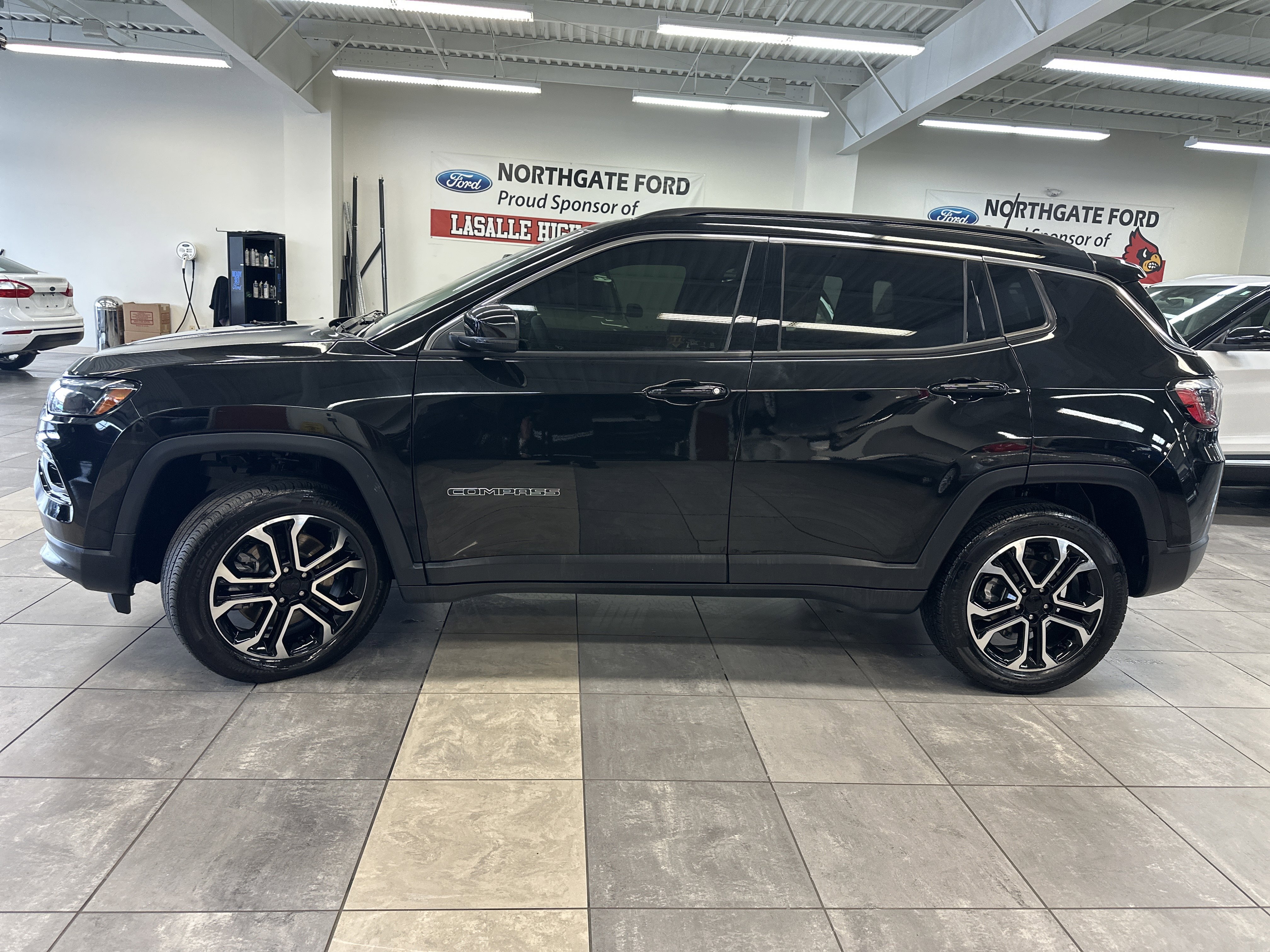 Used 2023 Jeep Compass Limited w/ Sun and Sound Group image 16