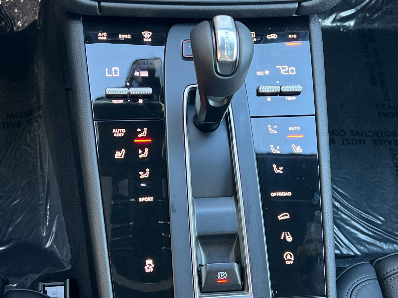 Used 2025 Porsche Macan image 25