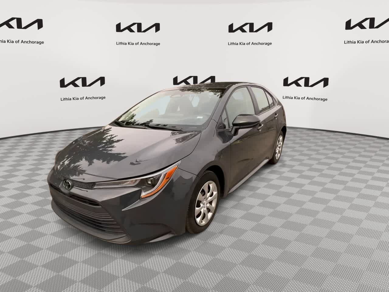 Used 2025 Toyota Corolla LE FWD image 3