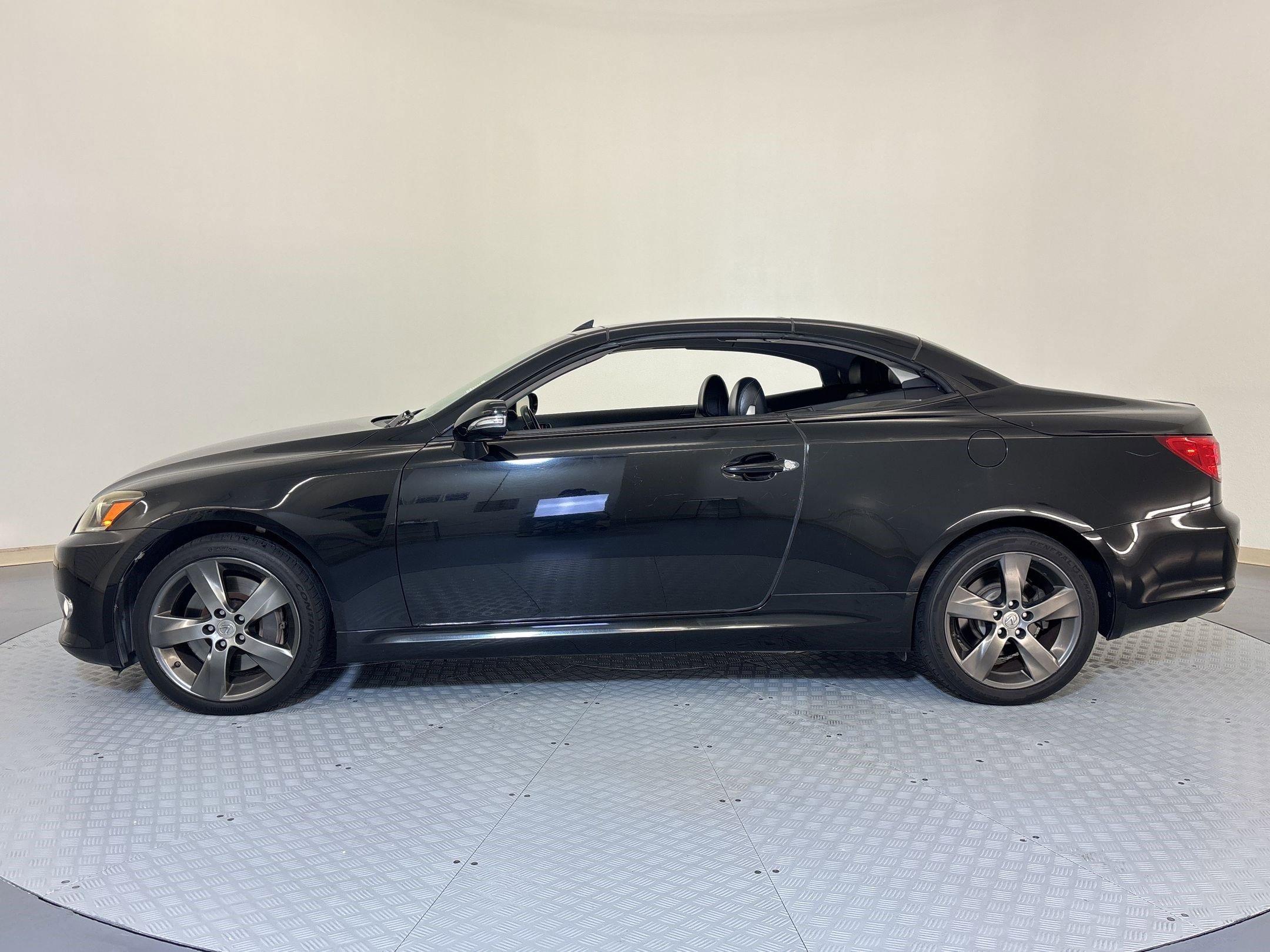 Used 2011 Lexus IS 350C w/ Luxury Pkg RWD image 2