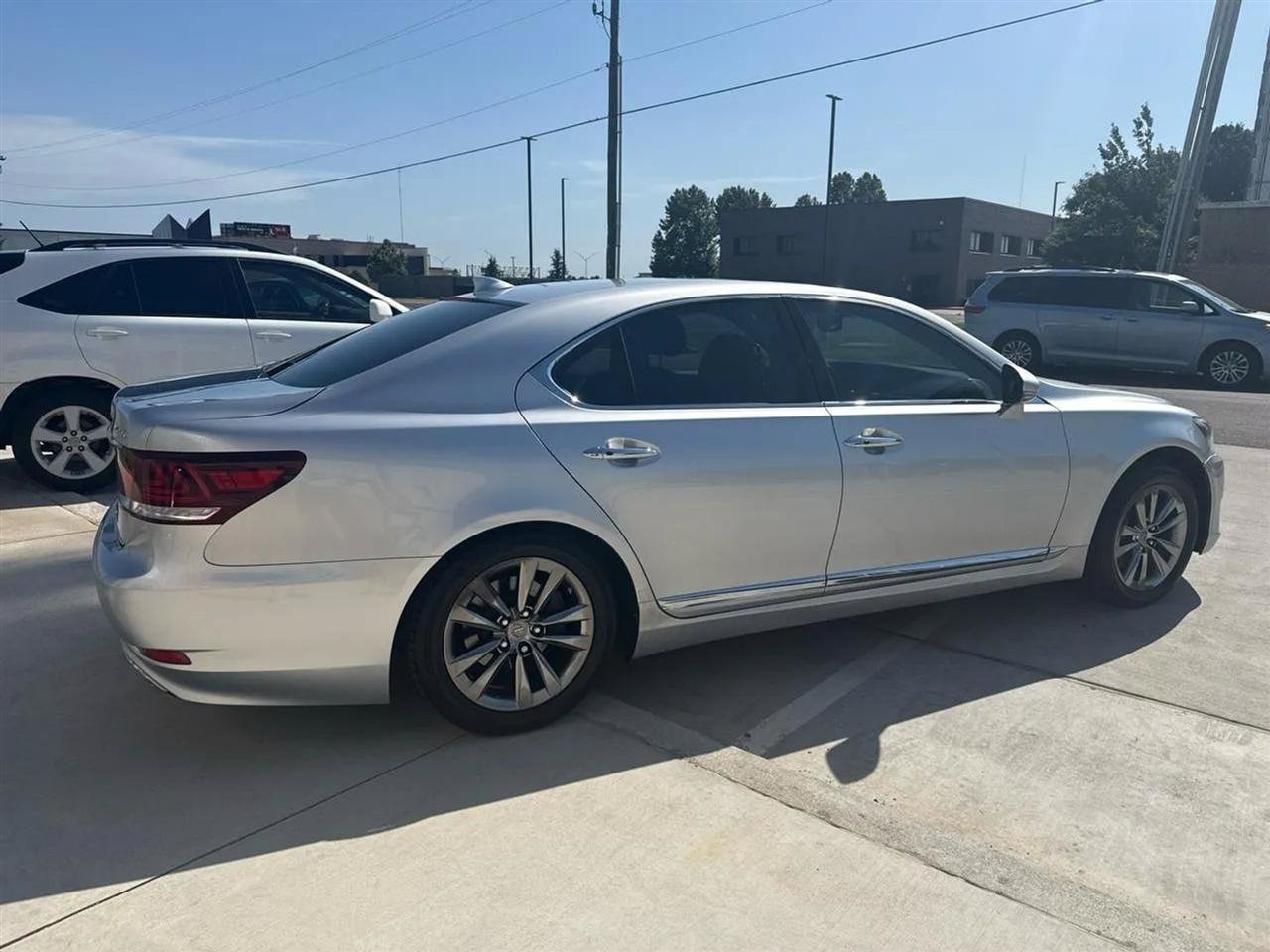 Used 2014 Lexus LS 460 w/ Comfort Package RWD image 10