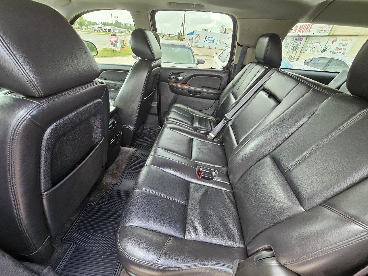 Used 2011 Chevrolet Suburban LT image 22