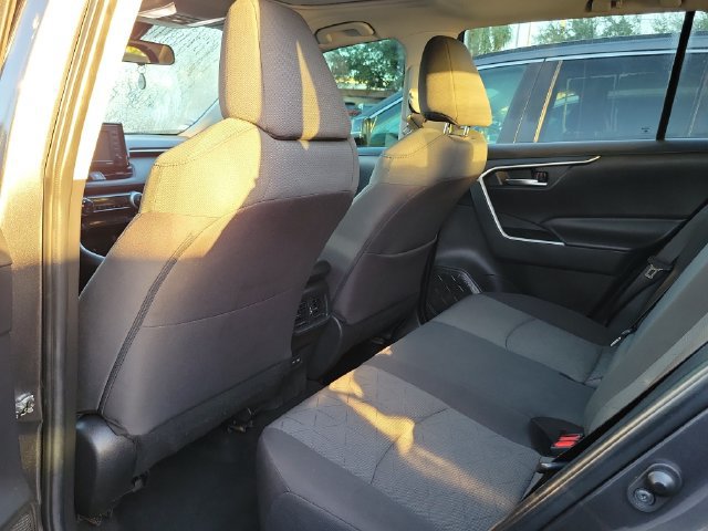 Used 2022 Toyota RAV4 XLE FWD image 8
