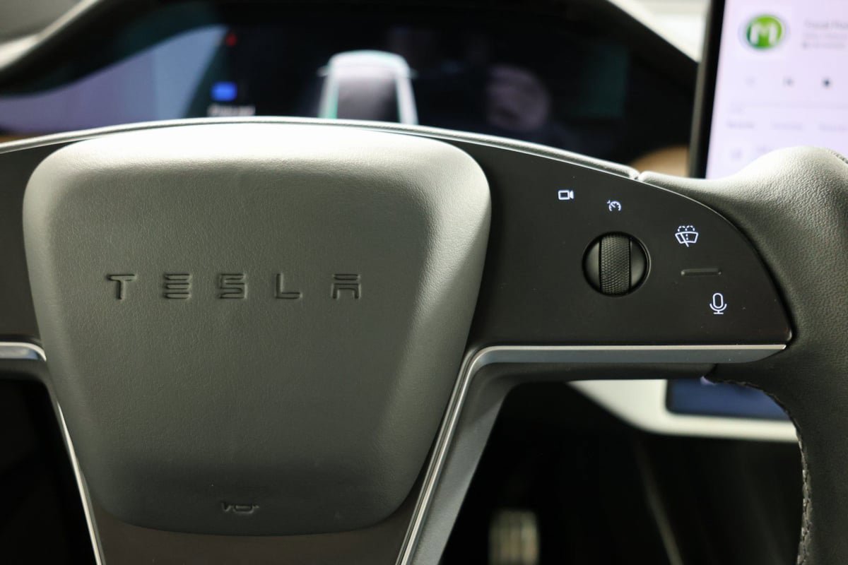 Used 2022 Tesla Model X image 25