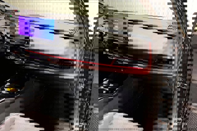 Used 2023 Toyota Prius Prime Premium w/ Advanced Technology Package FWD image 16