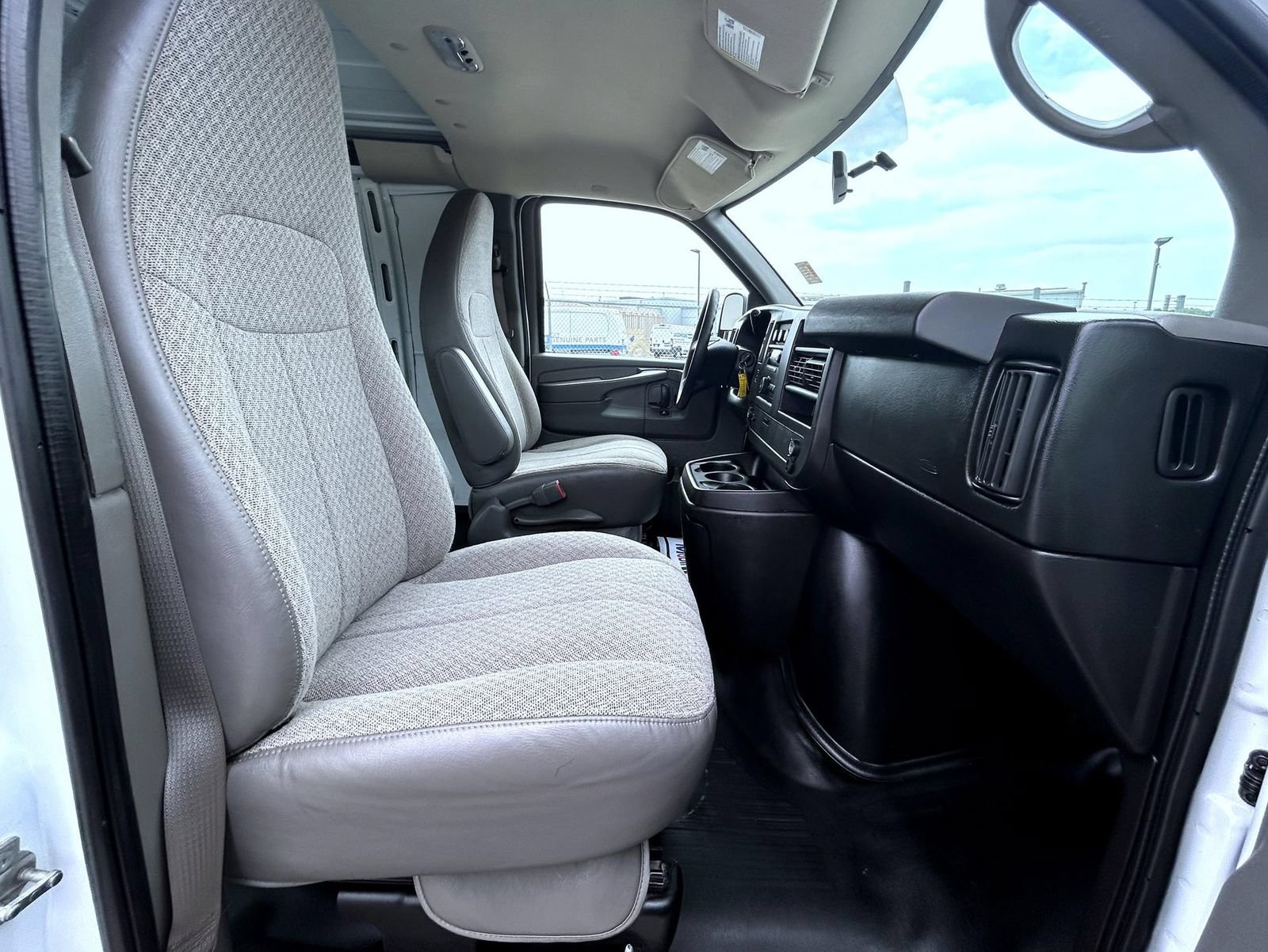 Used 2014 Chevrolet Express 1500 RWD image 17
