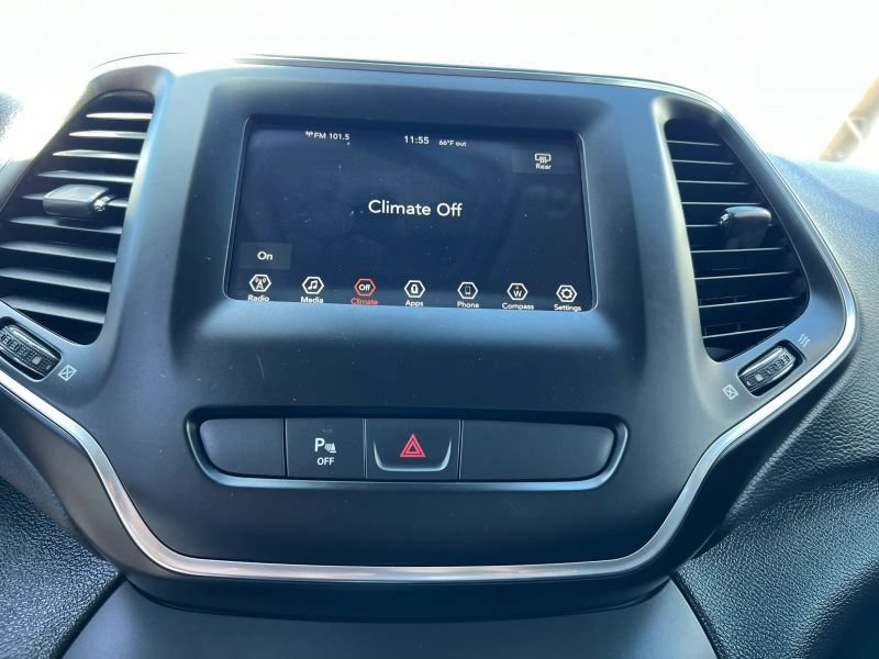 Used 2020 Jeep Cherokee Latitude Plus FWD image 26