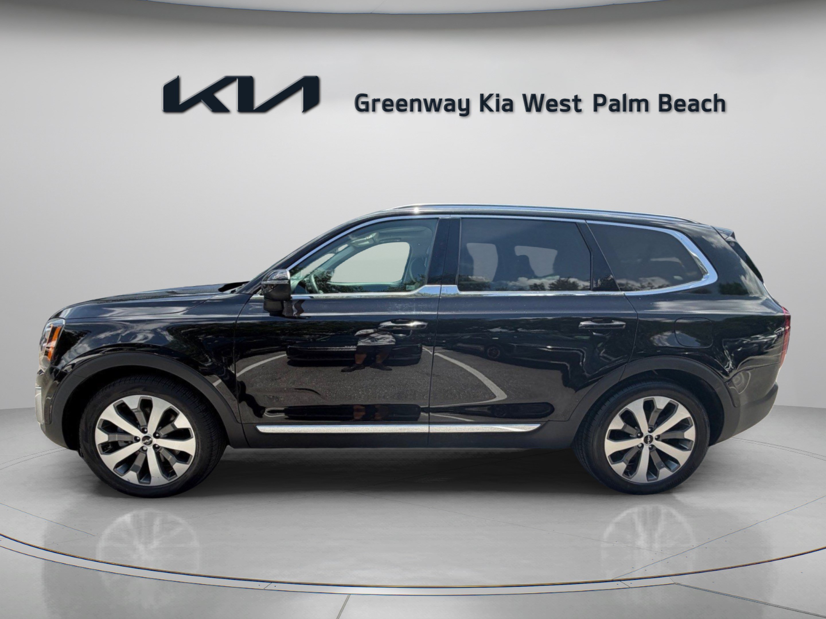Certified 2022 Kia Telluride EX w/ EX Premium Package FWD image 4