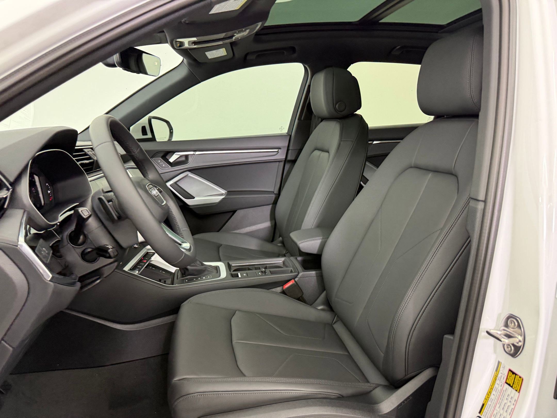 Used 2025 Audi Q3 2.0T Premium w/ Convenience Package AWD/4WD image 5