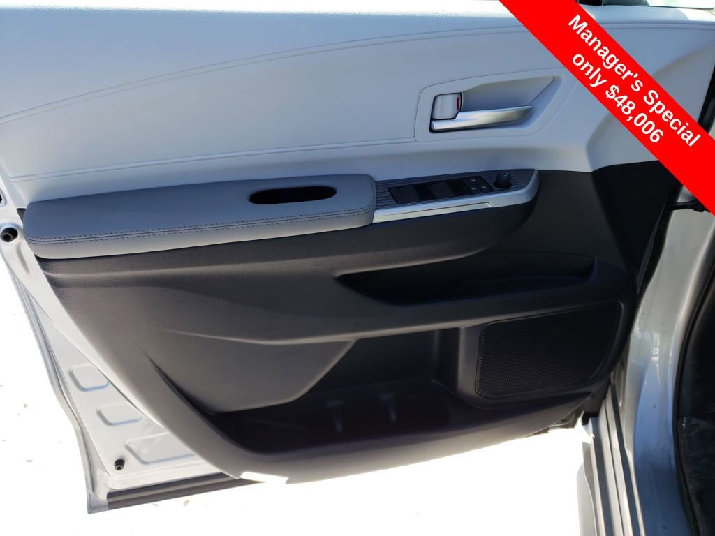 Used 2025 Toyota Sienna XLE image 10