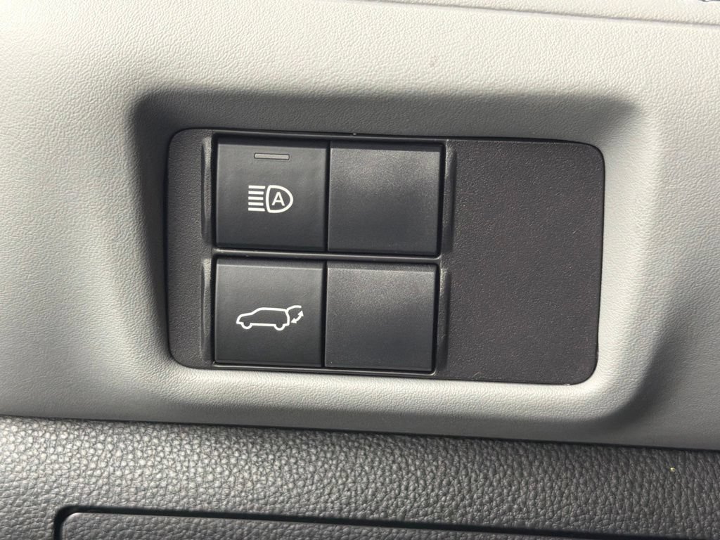 Used 2022 Toyota Highlander XLE FWD image 31
