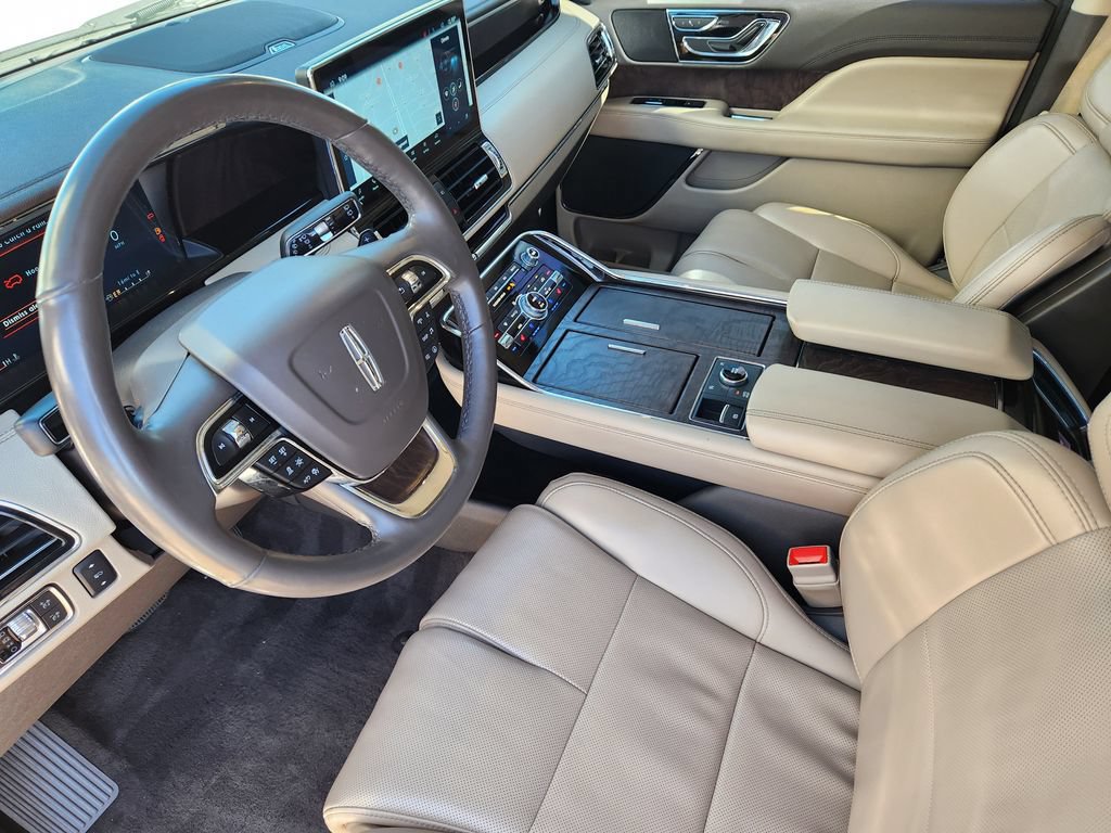 Used 2022 Lincoln Navigator 4WD image 7
