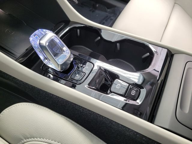 New 2026 Volvo XC40 B4 Plus w/ Climate Package FWD image 19