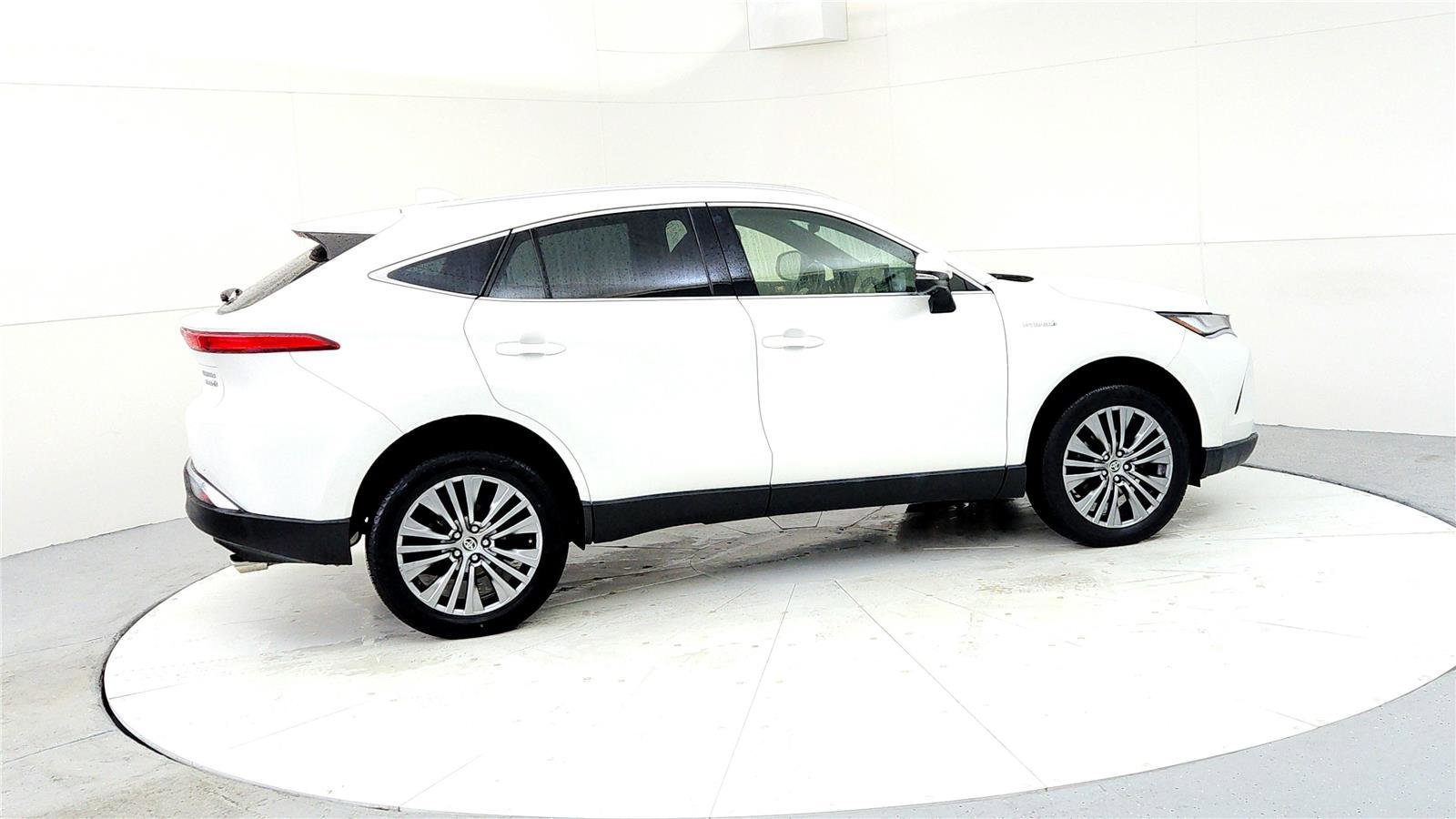 Used 2021 Toyota Venza Limited image 6