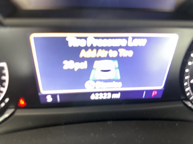 Used 2022 Cadillac XT4 Premium Luxury w/ Enhanced Visibility Package FWD image 17