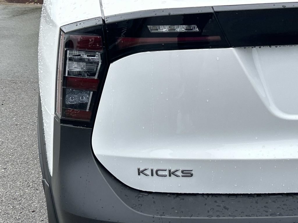 New 2026 Nissan Kicks SR FWD image 12