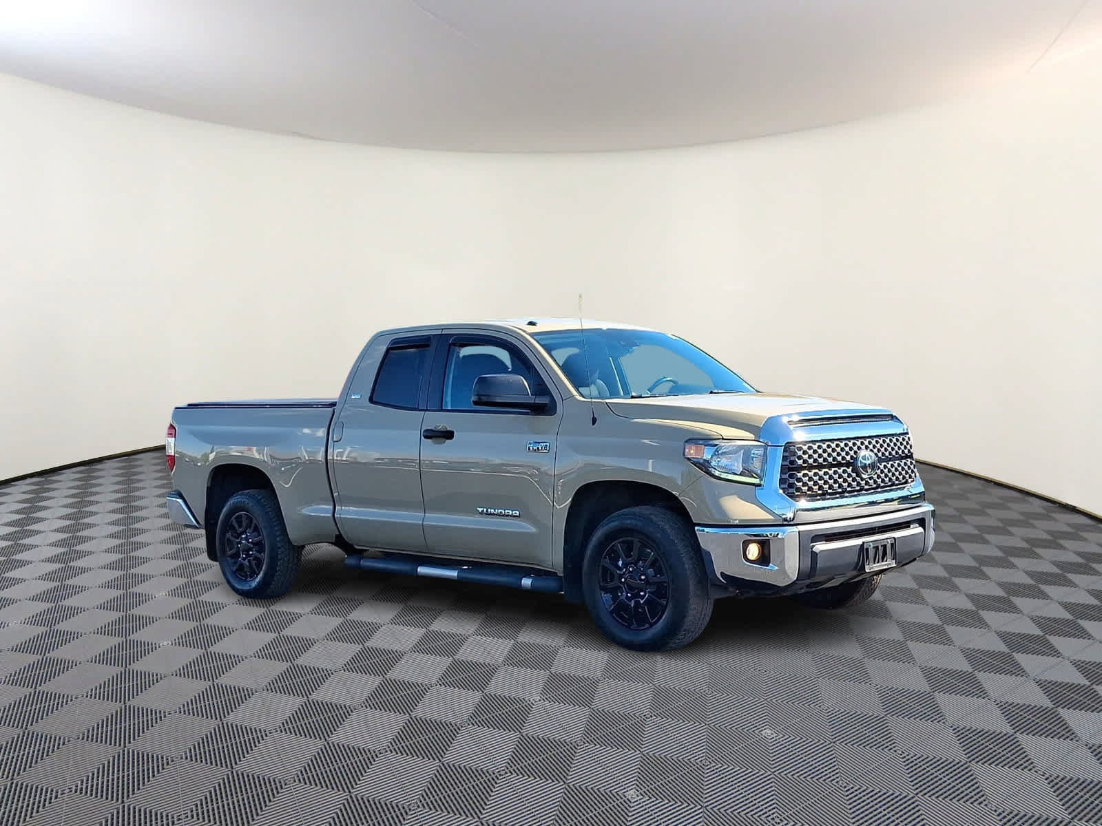 Used 2019 Toyota Tundra SR5 AWD/4WD image 4