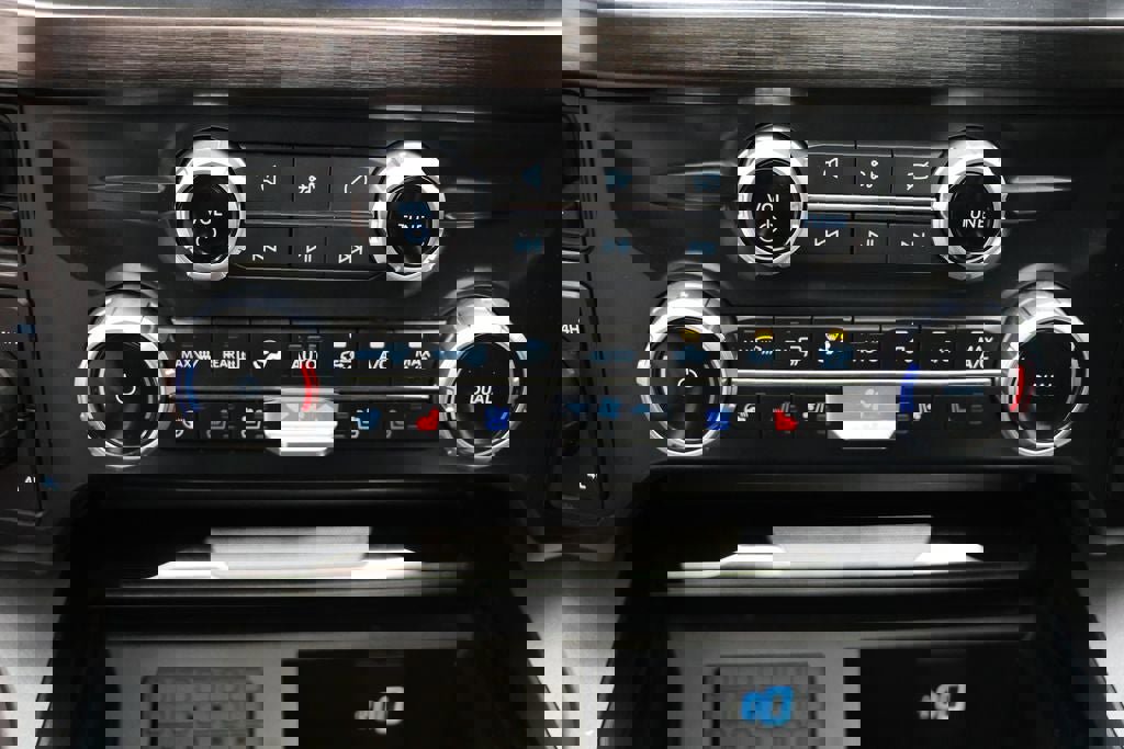 Used 2023 Ford F250 Lariat w/ Lariat Ultimate Package image 32