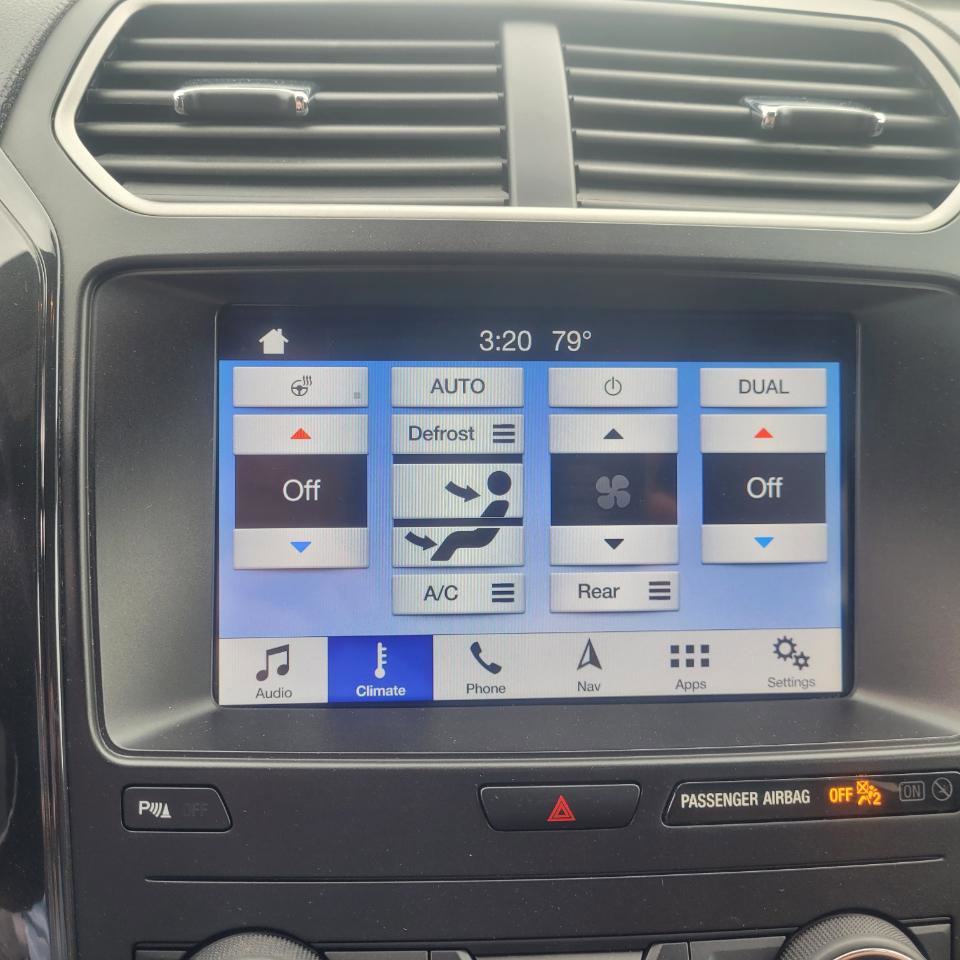 Used 2019 Ford Explorer XLT w/ Equipment Group 202A AWD/4WD image 18