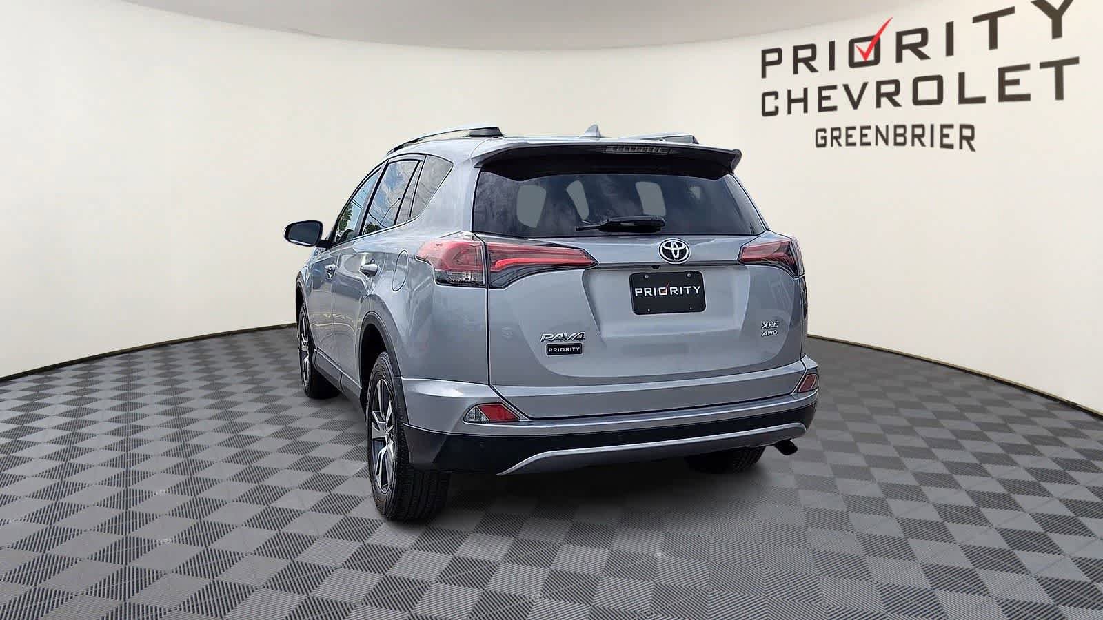 Used 2018 Toyota RAV4 XLE AWD/4WD image 7