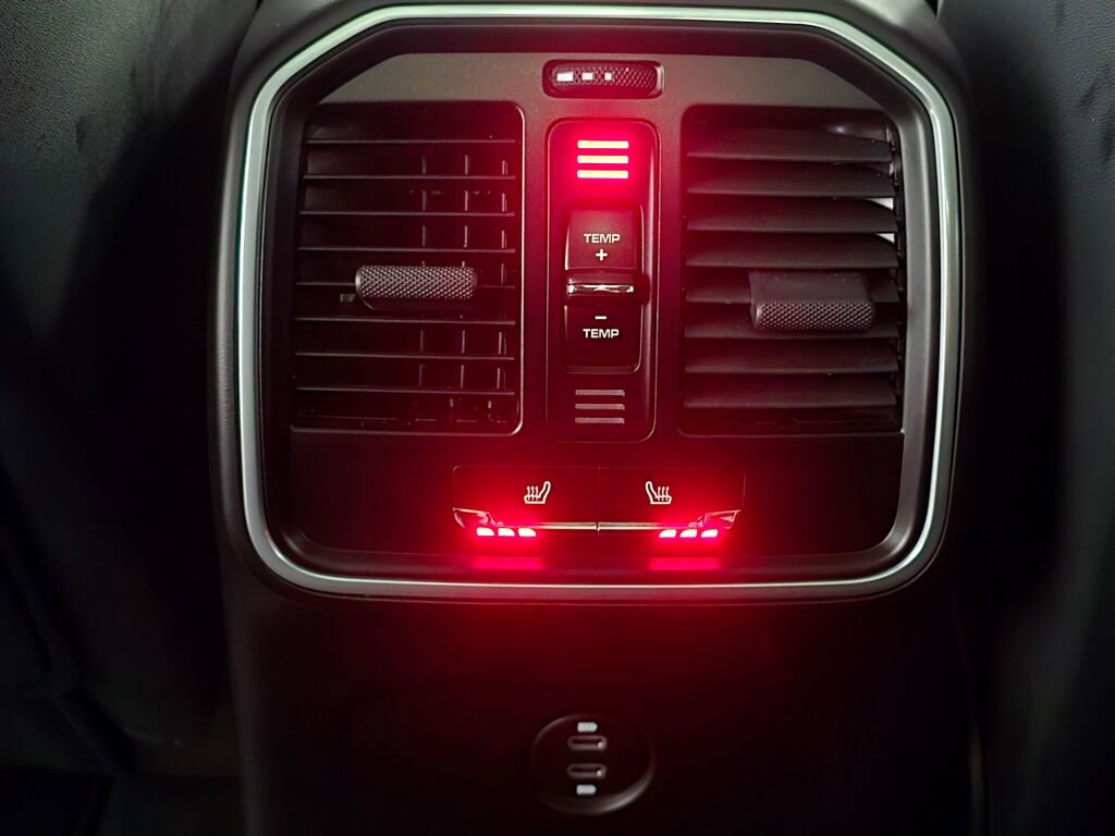 Certified 2025 Porsche Macan image 19