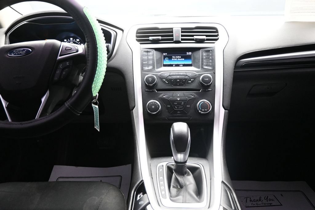 Used 2016 Ford Fusion SE AWD/4WD image 16