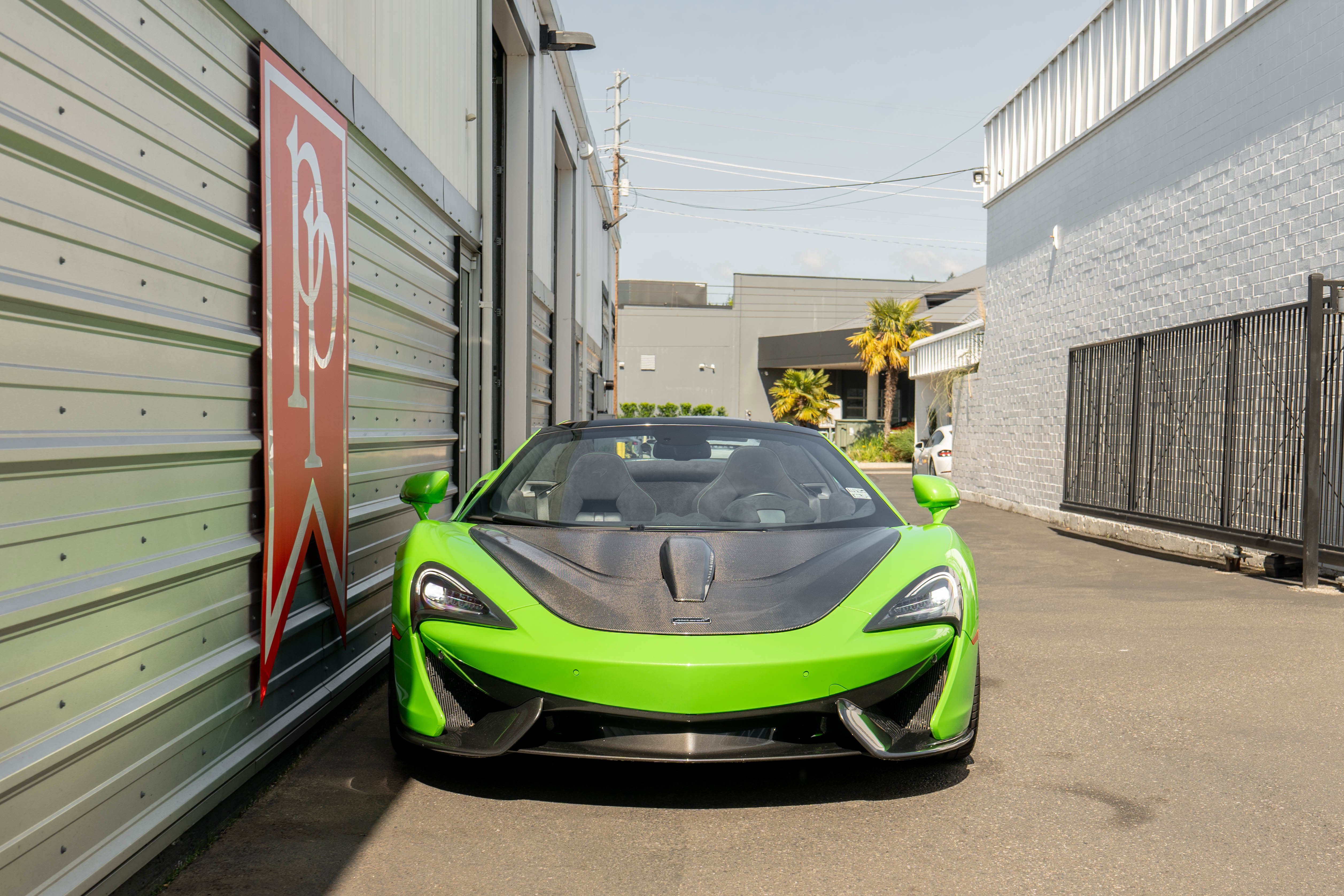Used 2018 McLaren 570S Spider RWD image 25