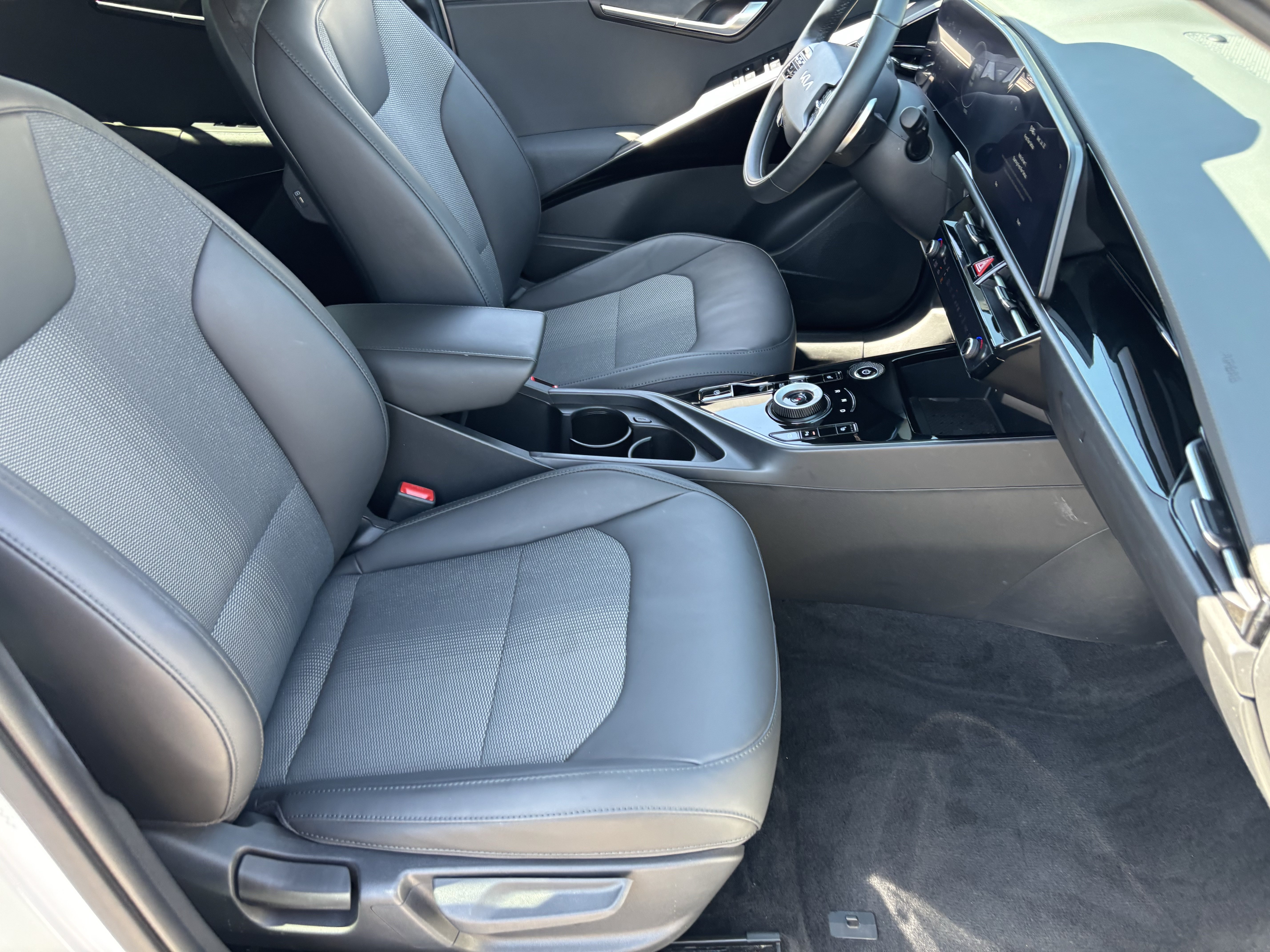 Certified 2023 Kia Niro Wind w/ Wind Preserve Package FWD image 9