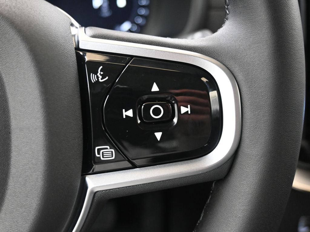 New 2026 Volvo XC90 B6 Plus w/ Protection Package Premier AWD/4WD image 29
