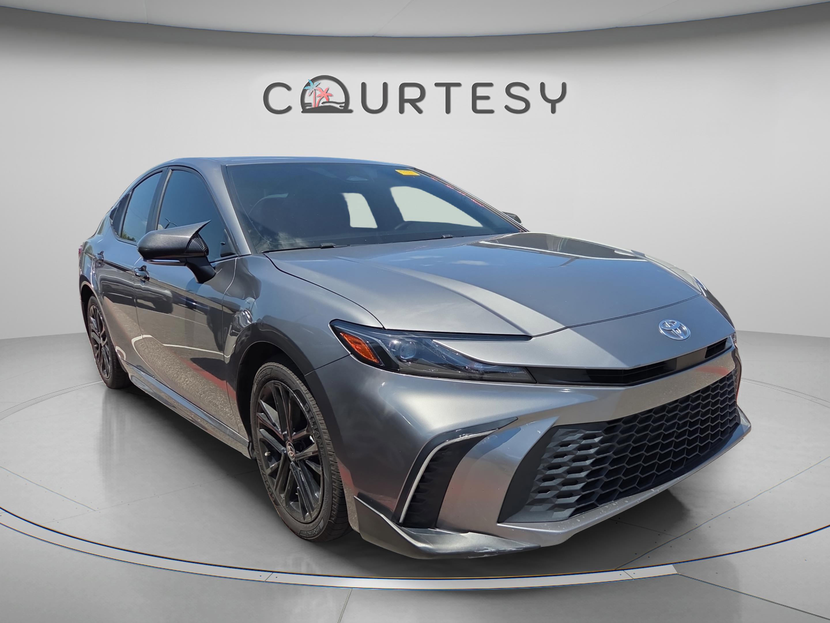 Used 2025 Toyota Camry SE w/ Convenience Package image 4