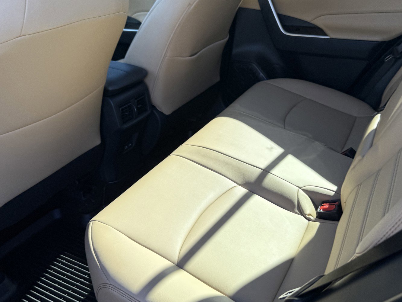 Used 2025 Toyota RAV4 XLE Premium image 23