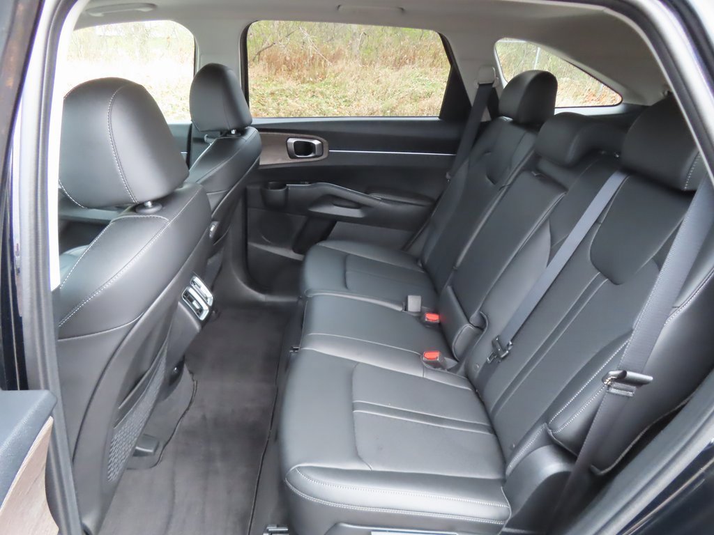 Certified 2023 Kia Sorento S w/ Panoramic Sunroof Package image 24