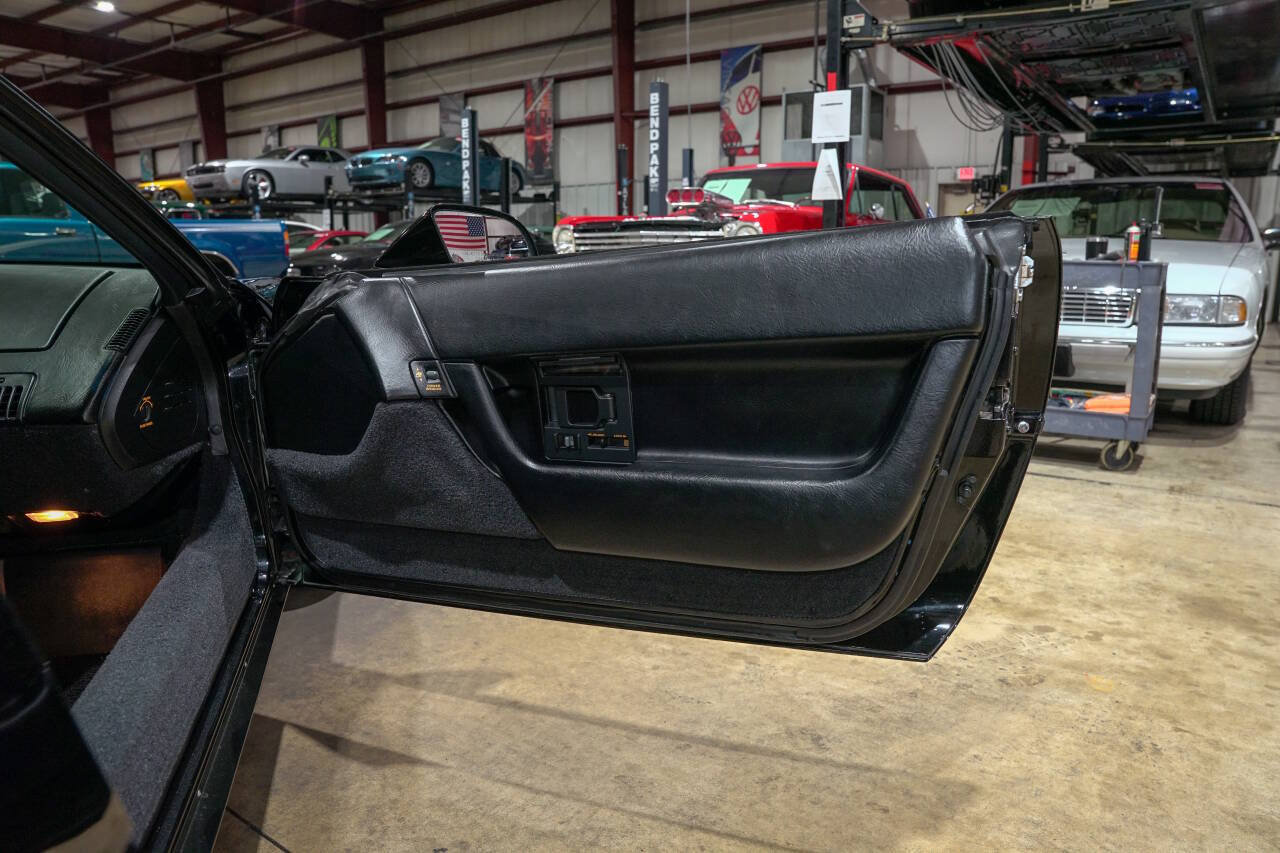 Used 1991 Chevrolet Corvette Coupe RWD image 37