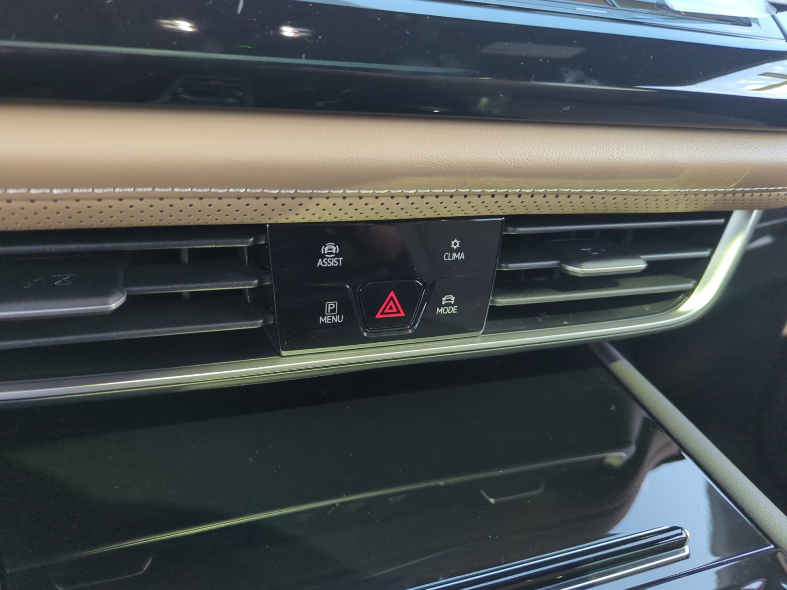 New 2026 Volkswagen Atlas Cross Sport SE image 12