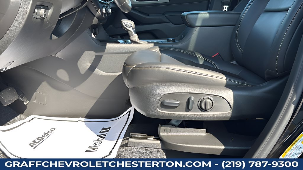 Used 2023 Chevrolet Traverse LT w/ Rear Camera Mirror Package AWD/4WD image 25