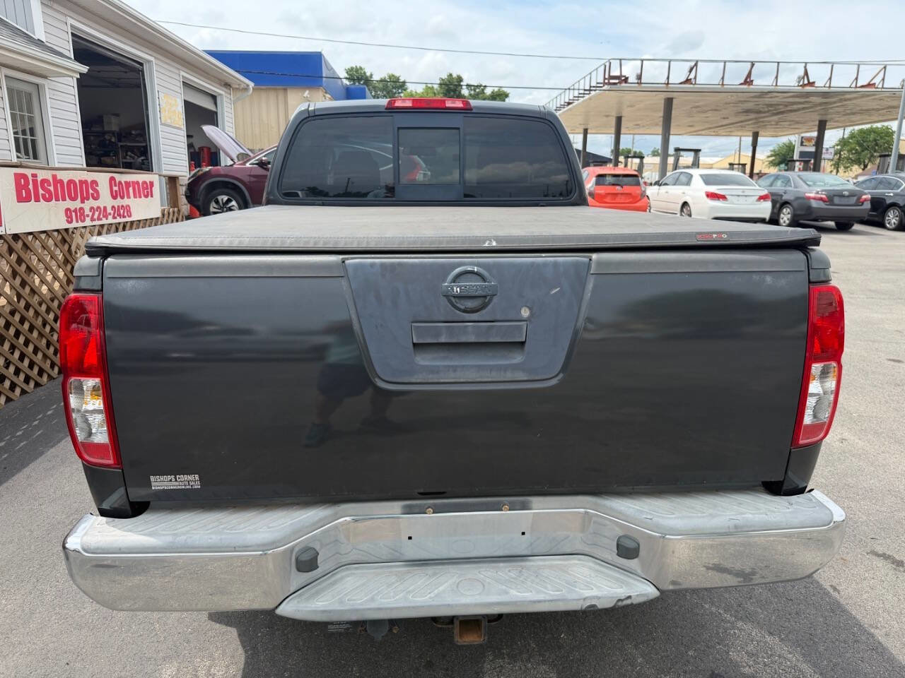 Used 2010 Nissan Frontier SE w/ SE Value Truck Pkg AWD/4WD image 8
