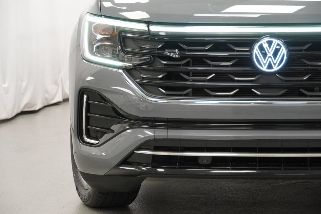 Used 2024 Volkswagen Atlas Cross Sport SEL R-Line AWD/4WD image 35