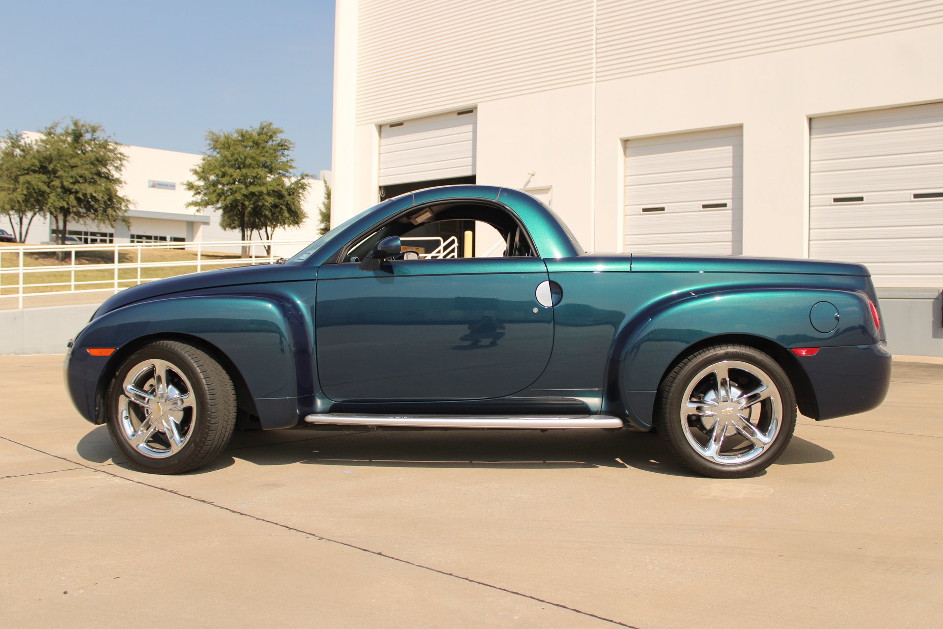 Used 2005 Chevrolet SSR w/ Preferred Equipment Group RWD image 6