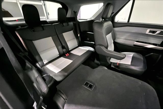 Used 2022 Ford Explorer XLT w/ XLT Sport Appearance Package image 27