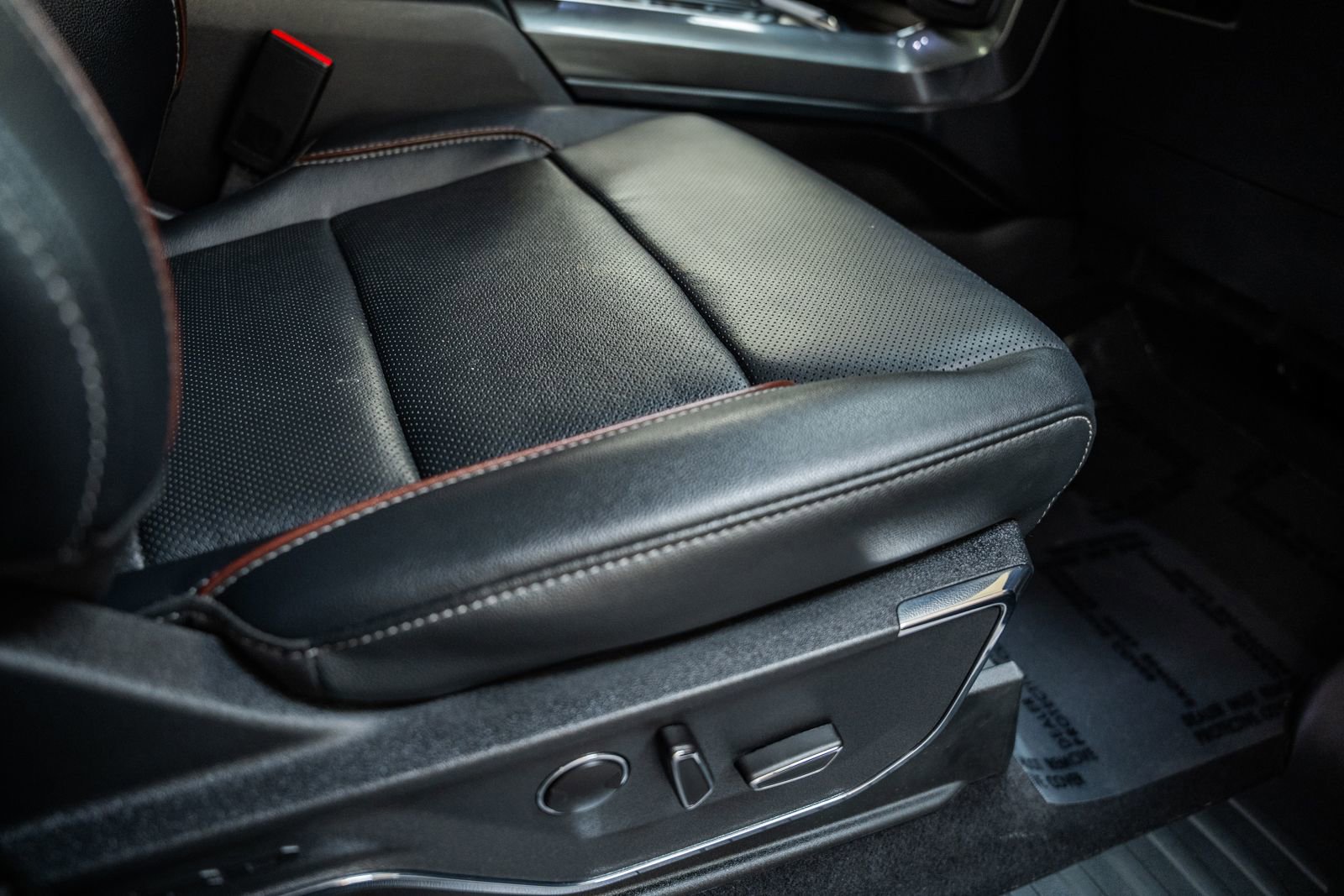 Certified 2023 Ford F150 Lariat w/ Equipment Group 502A High image 44